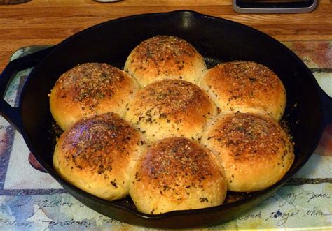 11 Amazing Bread Recipes That Can Be Made In A Cast Iron Skillet ...