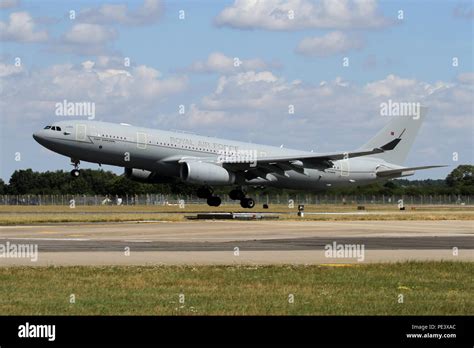 Raf voyager tanker aircraft hi-res stock photography and images - Alamy