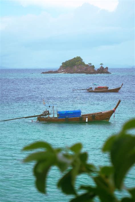 Leisure Boats Anchored on Turquoise Waters Near the Beach of Koh Khai Island, Thailand Stock ...