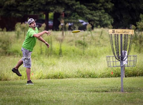 95 players compete in local disc golf tournament | ETVarsity | news-journal.com