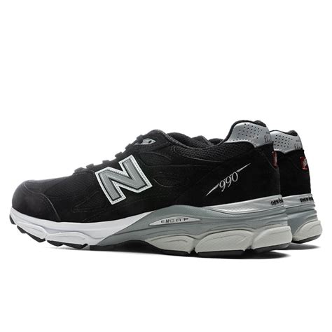 990v3 - Black/White – Feature