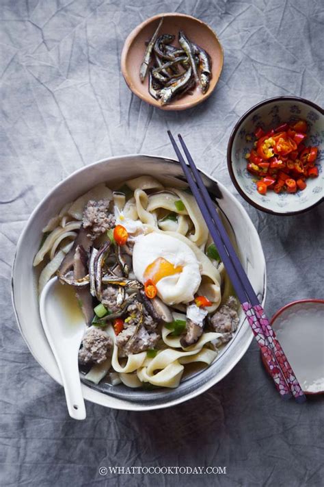 Ban Mian Minced Pork Noodle Soup (Handmade Noodle Soup)