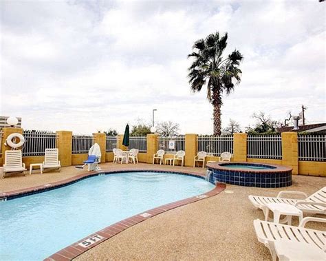 Comfort Suites University Drive Pool Pictures & Reviews - Tripadvisor