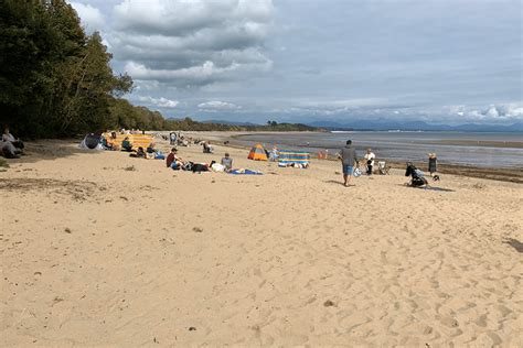 llanbedrog-beach-pwllheli-north-wales - The Family Holiday Guide