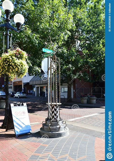 Street Scene in Downtown Eugene, Oregon Editorial Photo - Image of ...