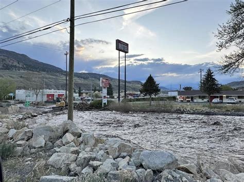 B.C.'s Cache Creek becomes raging river as floodwaters rise: mayor ...