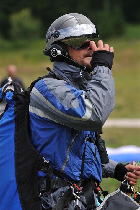 paragliding sport view 11921869 Stock Photo at Vecteezy