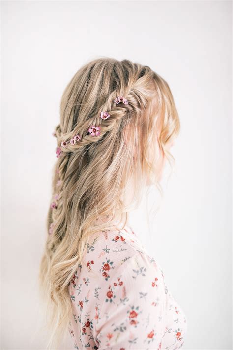 The Prettiest Festival Hairstyle | The Blondielocks | Life + Style