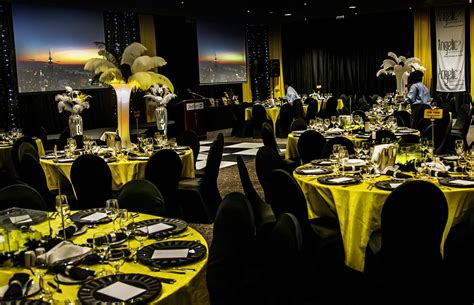 " O What a night!" An amazing gala dinner - Our yellow/black decor, inspired by the Yellow taxi ...