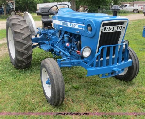 Ford 3600 tractor in Mound Valley, KS | Item F6987 sold | Purple Wave