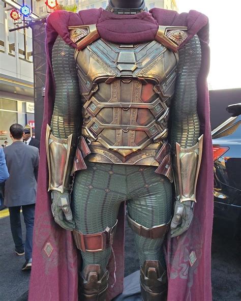 Luke on Instagram: “I’m in love with the #FarFromHome #Mysterio suit . . @jakegyllenhaal # ...