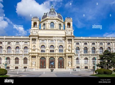 Vienna natural history museum building Stock Photo - Alamy