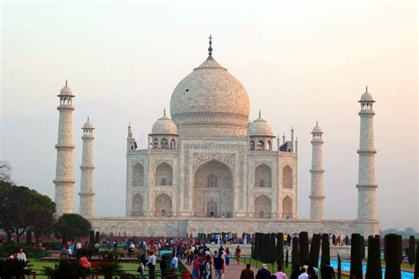 View of the Taj Mahal at Sunrise Editorial Stock Image - Image of ...