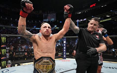 Has Alexander Volkanovski competed in the UFC lightweight division before?