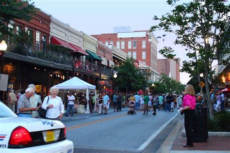 Downtown Pensacola celebrates Gallery Night~