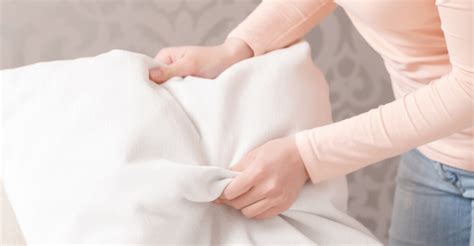 The BEST Way to Fluff Pillows - The Soccer Mom Blog