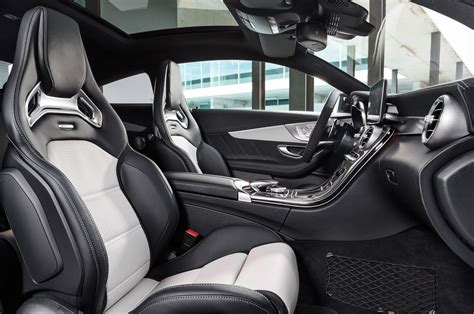 2017-Mercedes-AMG-C63-S-Coupe-interior-side - Motor Trend en Español