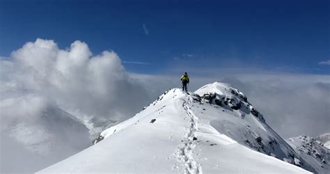 Snow Peak - Spectacular Mountains