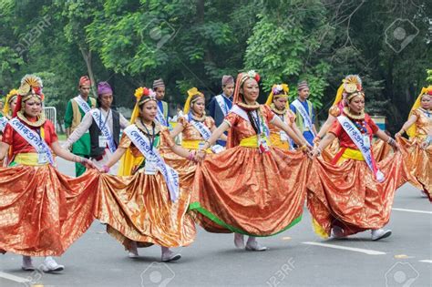 Dancing Around India: Chapter 7 – West Bengal Folk Dances | The ...