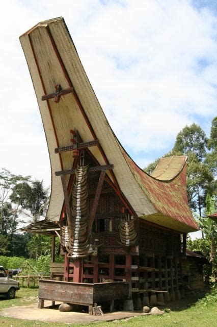 Rumah Adat Toraja - Tongkonan - ALbantani