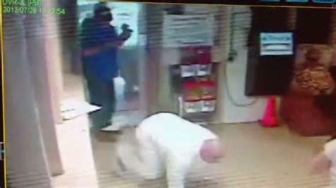 Inmate's bold escape caught in jailhouse security video - CNN