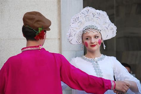 Traditional Russian Women’s Clothing