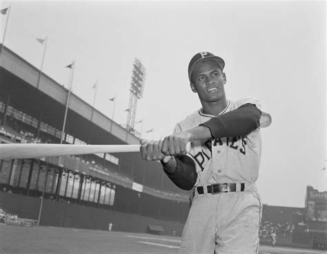 Roberto Clemente records 3,000th hit in final regular-season at-bat | Baseball Hall of Fame