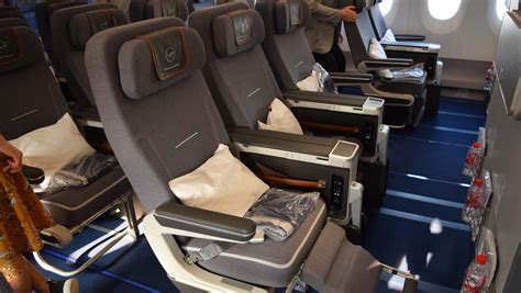 Lufthansa unveils premium economy seat – Business Traveller