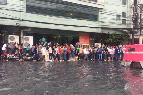 Heavy downpour floods some Metro Manila streets | ABS-CBN News