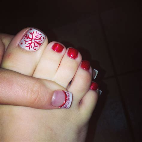 Christmas nails | Pedicure nails, Toe nail art, Cute toe nails