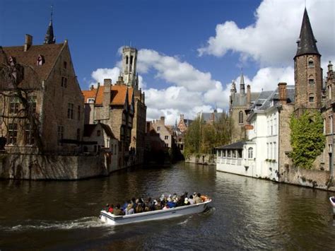 'Medieval Architecture along the Canals of Brugge, Belgium ...