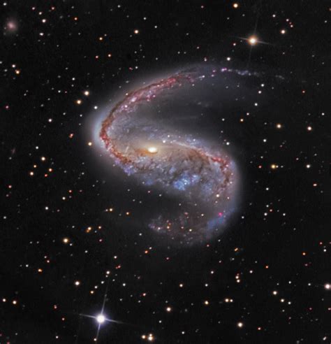 Barred Spiral Galaxy NGC 2442 | NOIRLab