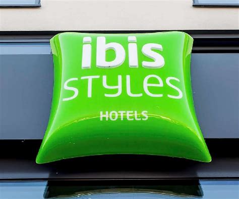 How can i create Ibis hotel logo extrude - SketchUp - SketchUp Community