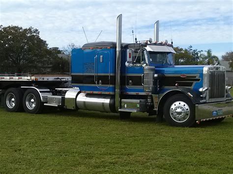 3-million-mile flatbedder's '86 Pete 359