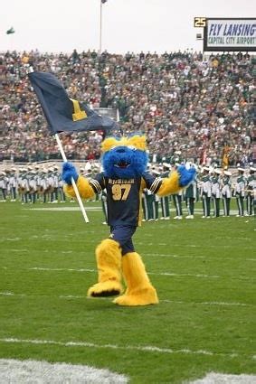 Mascot for the Michigan Wolverines. | Mascotte, Costume mascotte ...