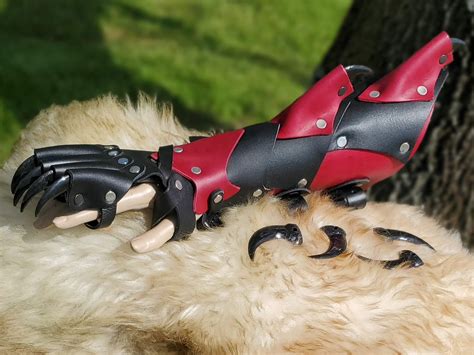 Claw Gauntlets ~ Red Falcon