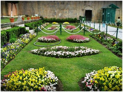 Mughal Gardens in Kashmir (With images) | Indian garden, Famous gardens, Garden tours