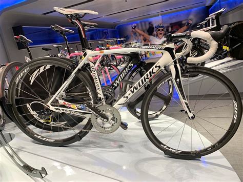 Alberto Contador auctions 2011 Giro and Tour bike for Red Cross | Cyclingnews