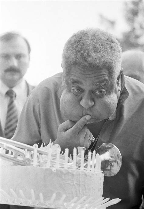 20 Photos Showing The Amazing Stretched Cheeks Of Legendary Jazz Player ...