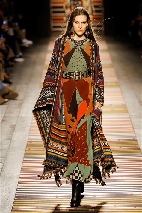 http://www.vogue.it/sfilate/sfilata/etro | Fashion trend inspiration, Boho fashion, Ethnic fashion