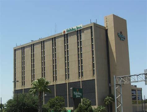 File:Holiday Inn Laredo.JPG - Wikimedia Commons