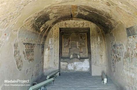 el-Kab Tombs - Madain Project (en)