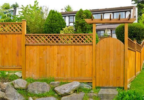 25 Garden Fences in Varied Styles and Materials - Garden Lovers Club