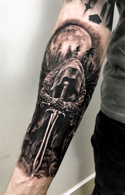 Black and Grey Hand Tattoos for Men | Hand tattoos for guys, Skull sleeve tattoos, Cool forearm ...