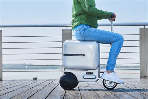 Airwheel SE3 suitcase electric scooter will help make travel more ...