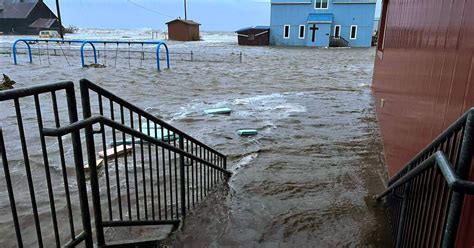 Storm Surge in Alaska Pulls Homes From Their Foundations - The New York Times