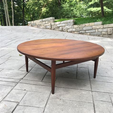 1960s Mid-Century Modern Round Walnut Coffee Table For Sale - Image 9 of 9 | Round coffee table ...