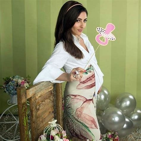 soha ali khan flaunts her baby bump for a fun photoshoot | Soha Ali Khan flaunts her baby bump