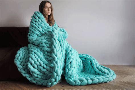 Woman Knits Huge Blankets With Super-Sized Yarn and Her Bare Hands