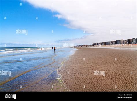 Vast sandy beach in the seaside resort of Middelkerke, Belgium Stock ...